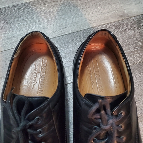 Bostonian Strada Men's Italian Dress Shoes - Picture 8 of 16